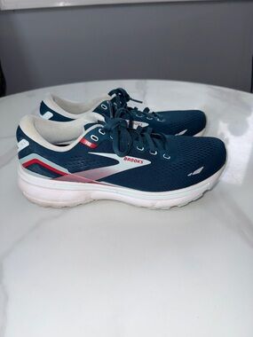 Brooks Navy Athletic Running Shoes with White and Red Accents